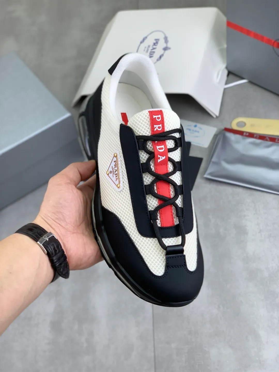 Men's men's shoes 💰P660 💰[New model] The top version is now available on the official website, 🆘 Air-cushion shock-absorbing thick-soled trendy brand (Prada) is the main popular model, avant-garde and versatile fashionable men's shoes, private version mold opening, cowhide surface splicing 1:1.. Simple fashion, original imported cowhide feet; the atmosphere and personality are more fashionable, eye-catching and pursuing class. It will subvert the old idea and be a must-have for fashion trendsetters with you! Must keep it for yourself ! Tall and comfortable, large and low, high-end quality workmanship. Code number: 38-45; 4 colors available.